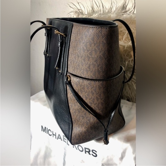 Michael Kors Signature Voyager East West Tote In Multi Black & Brown Giraffe NWT - Picture 6 of 16